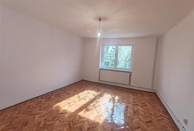 Casa singur in curte - Florilor - 2