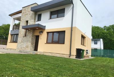 Casă individuală cu 5 camere în Corbeanca