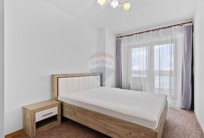 Apartament cu 3 camere decomandat, mobilat în Polivalentă