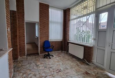 Casa parter de inchiriat, semicentral - 10