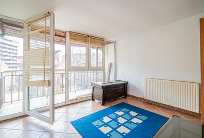 Apartament cu 5 camere nedecomandat, mobilat în Centrul Istoric