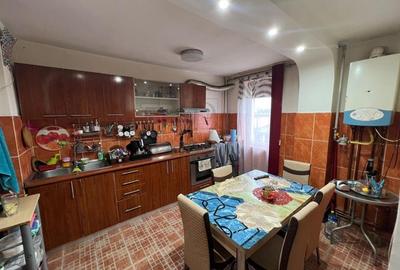 Apartament cu 3 camere decomandat în Soarelui