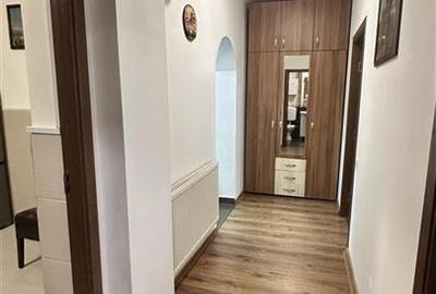 Apartament cu 2 camere decomandat în Noua