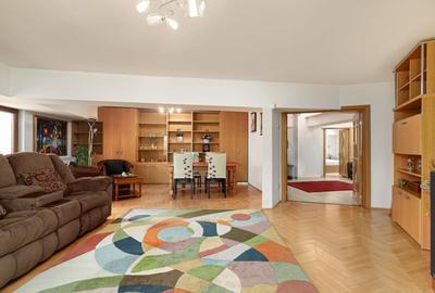 Apartament cu 4 camere decomandat, mobilat în Unirii