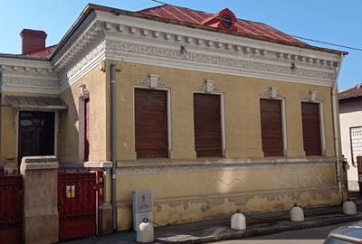 Casă individuală cu 5 camere în Șerban Vodă