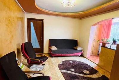 Apartament cu 3 camere semidecomandat, mobilat în Alexandru Obregia