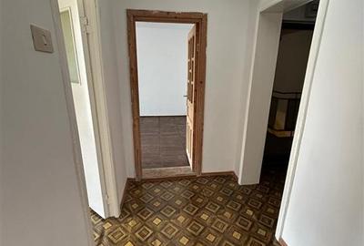 Apartament cu 2 camere de vanzare, etaj 4, zona Sud - 3
