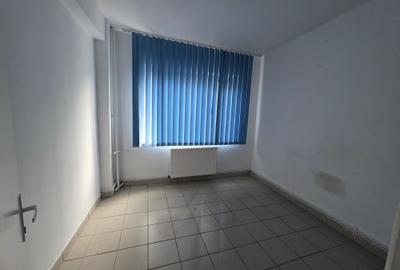 Vand spatiu comercial central Deva - 3