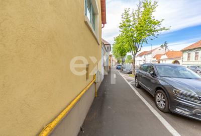 Corp de casă renovat, curte comună – Str. Lungă, Brașovul Vechi - 19