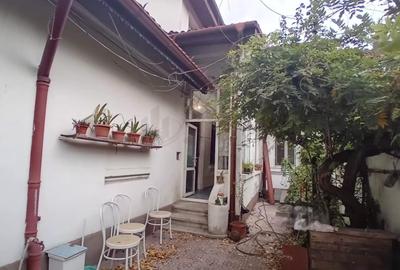 Casă individuală cu 5 camere în Domenii