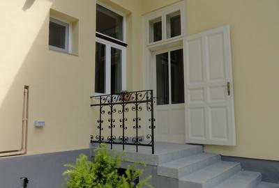 Apartament in casa recent renovat , parcare in curte, zona centrala - 2