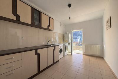 Garsonieră decomandată, mobilată în Florești