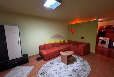 De inchiriat apartament cu 3 camere, zona Bulevard - 14