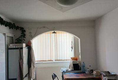 Garsoniera renovata, semimobilata zona Craiter - 1