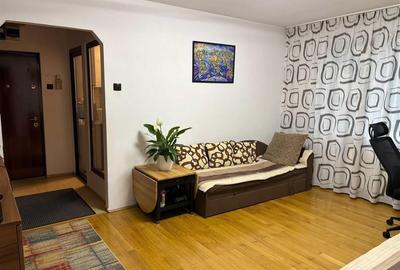 Apartament cu 4 camere semidecomandat în Centrul Civic