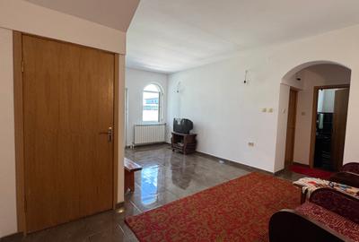 Vila cu curte generoasă Lazu - 7