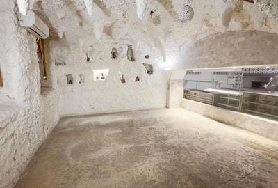 Se vinde ''Pestera''! - 1