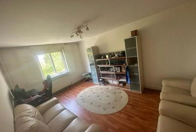 Apartament cu 3 camere decomandat, mobilat în Rahova