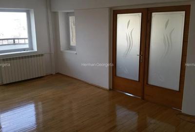 Bd Unirii, Alba Iulia | Duplex 4 Camere pentru birouri | 2 Terase - 1