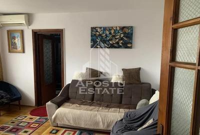 Apartament cu 3 camere semidecomandat, mobilat în Dâmbovița