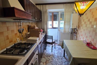 Scoala 30 - apartament cu 4 camere, decomandat - 1
