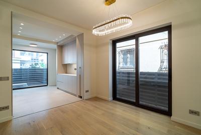 Vilă Contemporană Dorobanți: Fotovoltaice, Pompe de Căldură și Parcare - 4