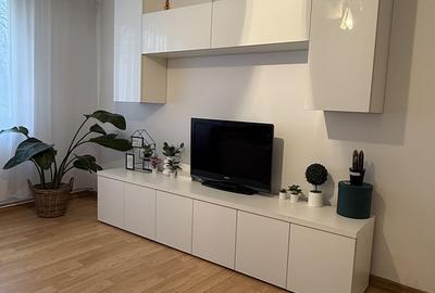 Apartament cu 3 camere decomandat, mobilat în Titan
