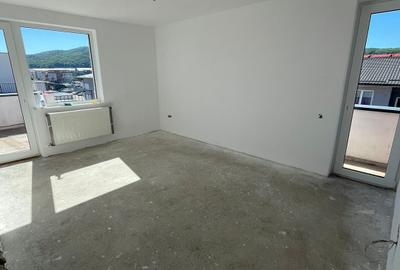 Apartament cu 2 camere decomandat în Florești