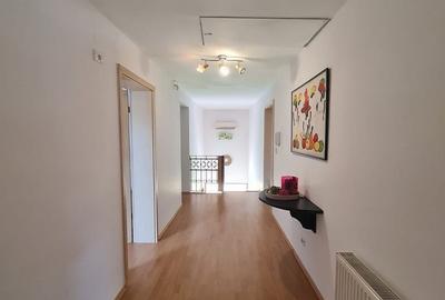 Vila spațioasă și recent renovată în Ghiroda! - 45