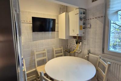 Apartament . decomandat 4 camere, cu  centrala, 2 locuri parcare - 6