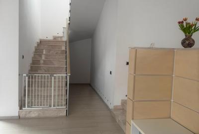 Casa individuala cu 4 camere. Teren 500 mp. Comision 0 - 30