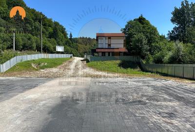 Teren intravilan 2.180 mp în Predeal cu platformă betonată 1.000 mp și trafo - 4