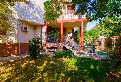 Vând urgent o Vilă "Vip 1" - Ds.+P.+1Et.+M. - 14 cam. mari, o casă și 2 terenuri - 3