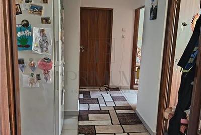 Girocului- centrala proprie- decomandat- etaj intermediar - 4