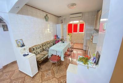 Apartament cu 3 camere semidecomandat în Mărgeanului