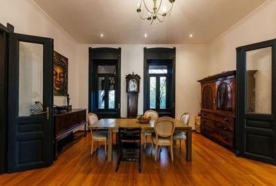 Casa cu Personalitate – Un Amestec Fascinant de Stil Istoric și Contemporan - 4