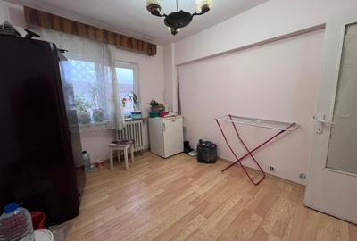 Apartament 4 camere,zona Liceul-Auto - 1