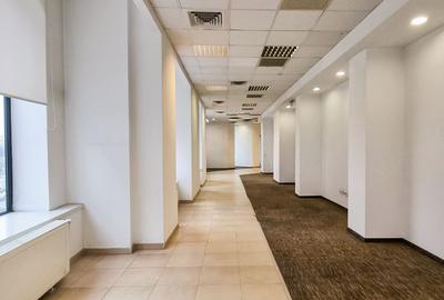 Zona P-ta Unirii P+M 195 mp trafic intens - 1