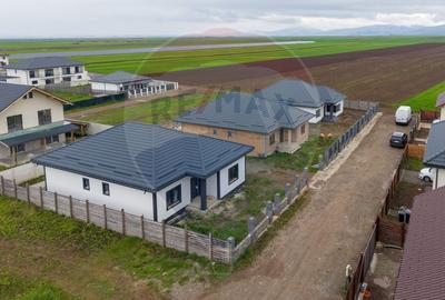 Casă -construcție noua-| 4 camere- Izvor - 500 mp teren - 23