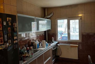 Apartament cu 3 camere , str. Bozieni - 2