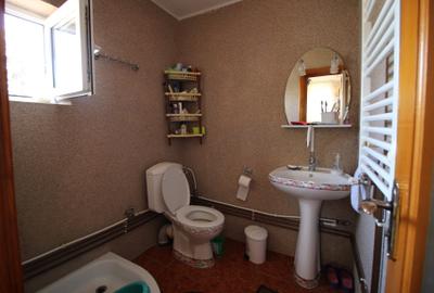 Casa 2 camere + 520 mp teren (gradina) str. Drumul Viilor - 12