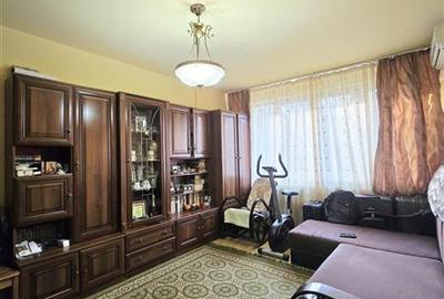 Apartament cu 3 camere semidecomandat în Teiul Doamnei