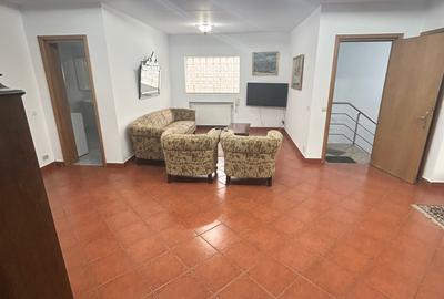 Apartament cu 3 camere decomandat, mobilat în Pantelimon