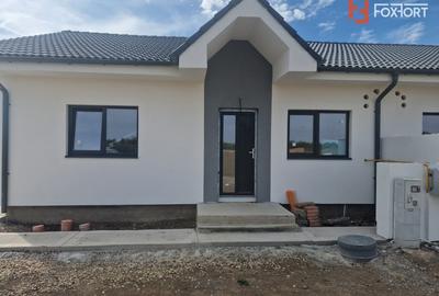 Duplex cu 3 camere în Bucovăț (Remetea Mare)