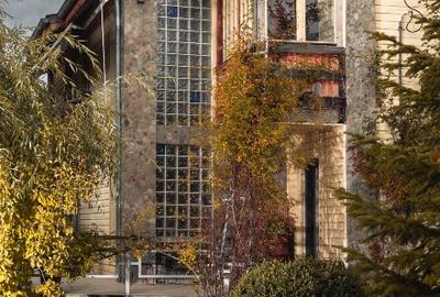 De vanzare Casa + teren 2500mp calitate deosebita - 1