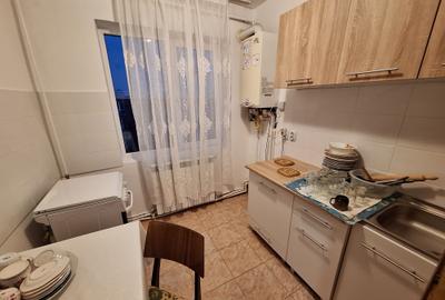 3 semidecomandate Ultracentral Etaj 4/4 56 mp mobilat/utilat 350Euro/luna - 4