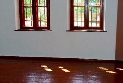 Conac boieresc - 5 camere - Nicolae Balcescu - 105.000 euro (Cod E11) - 15