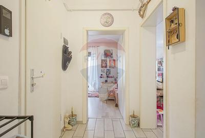 Apartament cu 3 camere de vânzare în zona Tractorul - 18