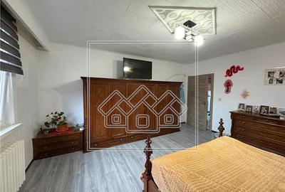 Casa de vanzare in Sibiu -  4 camere, balcon si curte - mobilata - 15