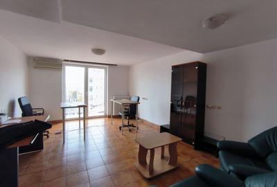 Apartament cu 3 camere decomandat în P-ța Romană